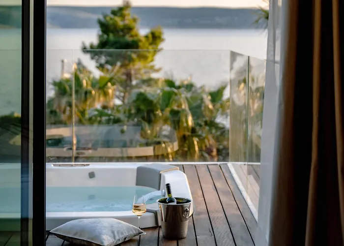 Villa 5-star Calma I With Heated Pool, Jacuzzi, Sea And Palm Tree Garden Starigrad Paklenica