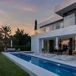 5-star Calma I With Heated Pool, Jacuzzi, Sea And Palm Tree Garden Vila