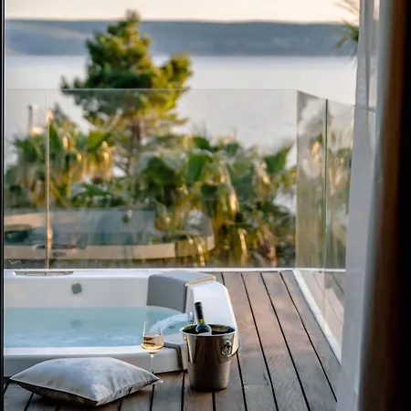 Villa 5-star Calma I With Heated Pool, Jacuzzi, Sea And Palm Tree Garden Starigrad Paklenica