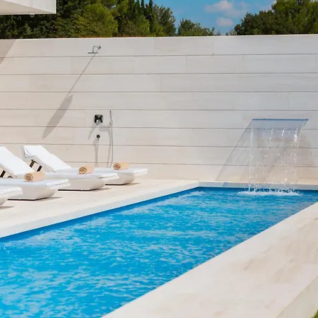 Vila 5-star Calma I With Heated Pool, Jacuzzi, Sea And Palm Tree Garden Starigrad Paklenica