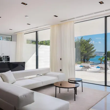 Vila 5-star Calma I With Heated Pool, Jacuzzi, Sea And Palm Tree Garden