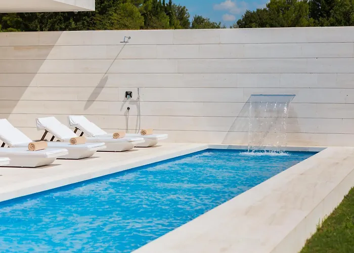 Вилла 5-star Calma I With Heated Pool, Jacuzzi, Sea And Palm Tree Garden Стариград-Пакленица